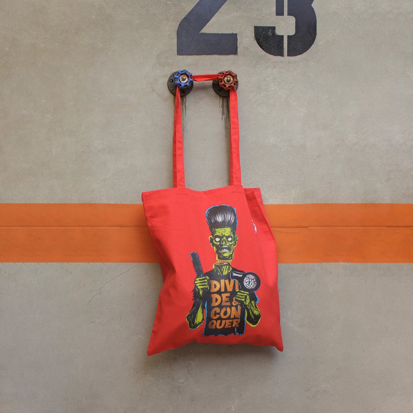 Tote Bag Zombi · Hecha a mano · Tirada numerada · Color rojo