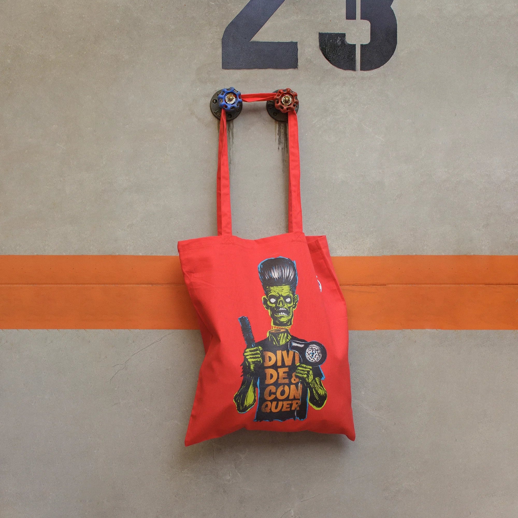 Tote Bag Zombi · Hecha a mano · Tirada numerada · Color rojo